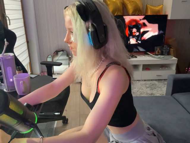 PaleSuccubus, live now on BongaCams