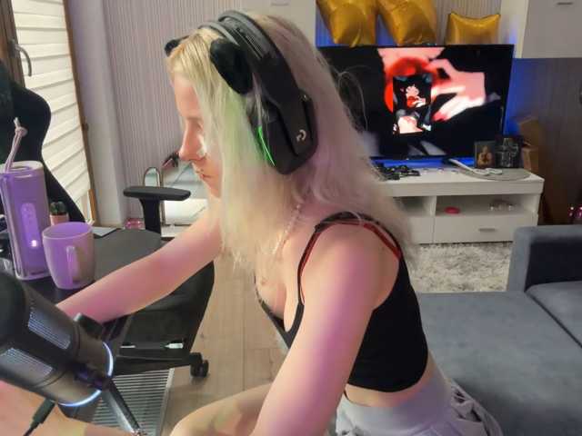 PaleSuccubus, live now on BongaCams