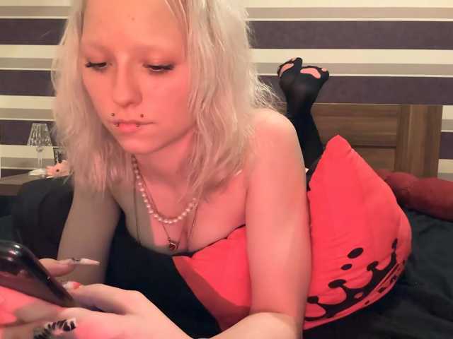 PaleSuccubus live cam