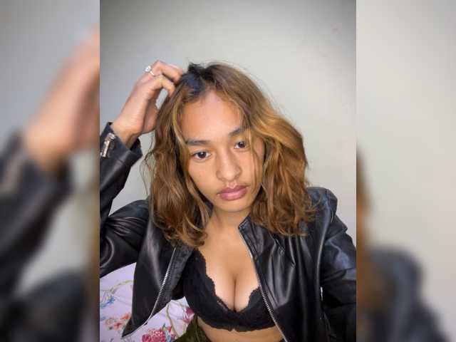 Nathie01 live cam preview
