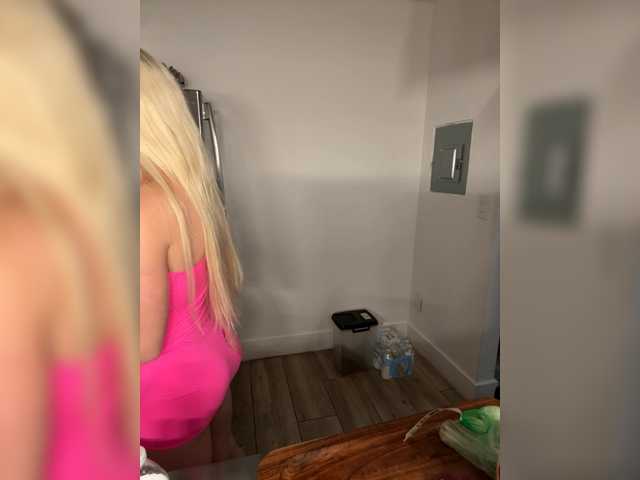 blondebunny live cam on BongaCams