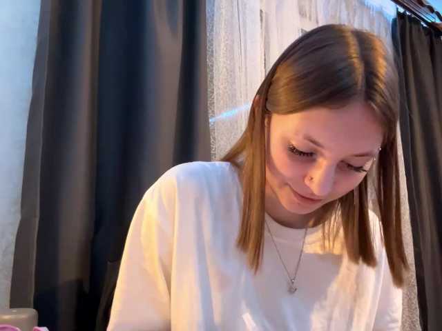 GiannaAdhami live cam preview