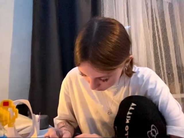 GiannaAdhami live cam preview