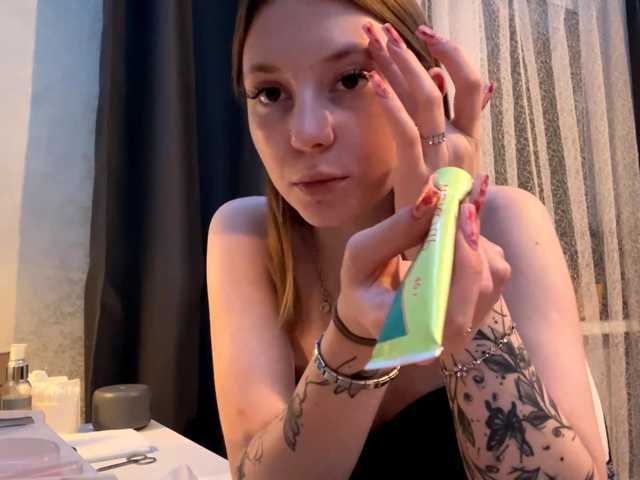 GiannaAdhami live cam on BongaCams