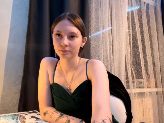 le modèle GiannaAdhami est en webcam porno dans un show sur le site bongacams, il possède les tags suivants: White/Caucasian,Redhead,Trimmed
