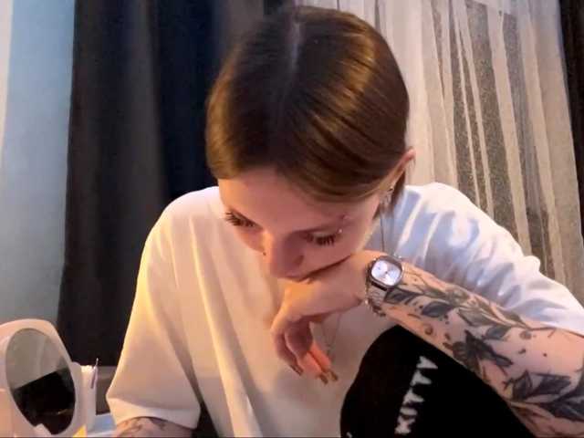 GiannaAdhami live cam preview