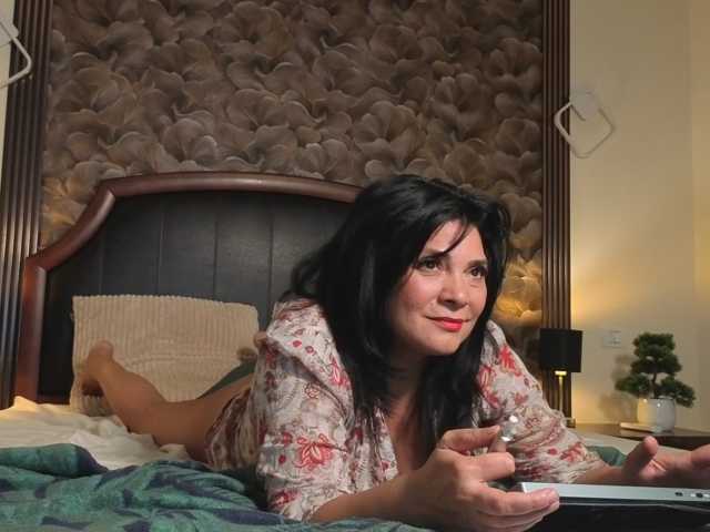MadameVelvet live cam preview