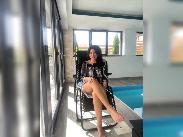 MadameVelvet, en directo ahora en BongaCams