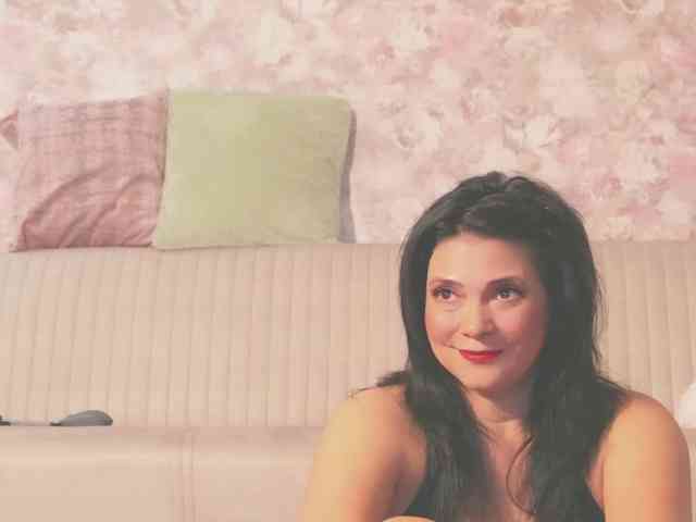 MadameVelvet webcam