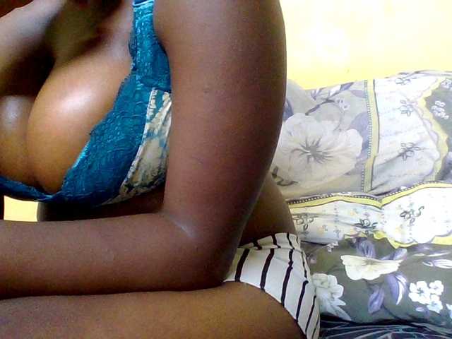 Sweetmia4U live cam on BongaCams