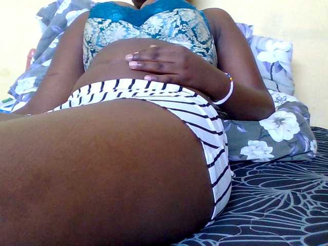 Sweetmia4U live cam on BongaCams