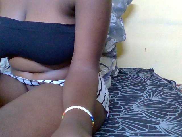 Sweetmia4U live cam on BongaCams