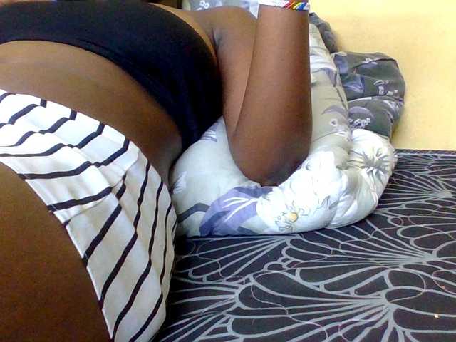 Sweetmia4U live cam on BongaCams
