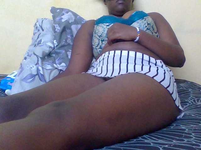 Sweetmia4U live cam on BongaCams