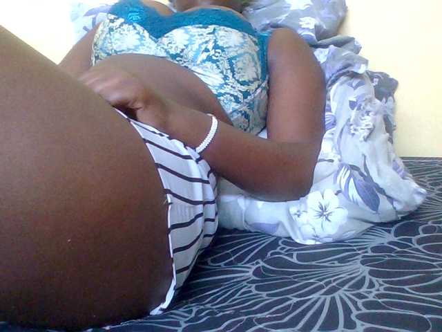Sweetmia4U live cam on BongaCams