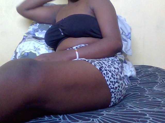 Sweetmia4U live cam on BongaCams