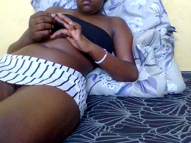 Sweetmia4U live cam on BongaCams