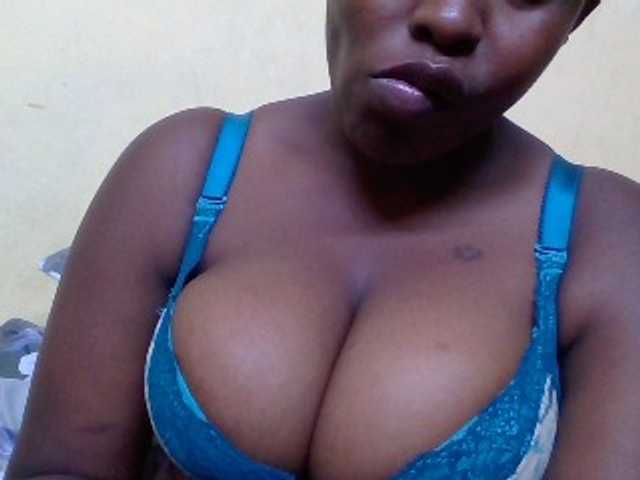 Sweetmia4U live cam on BongaCams