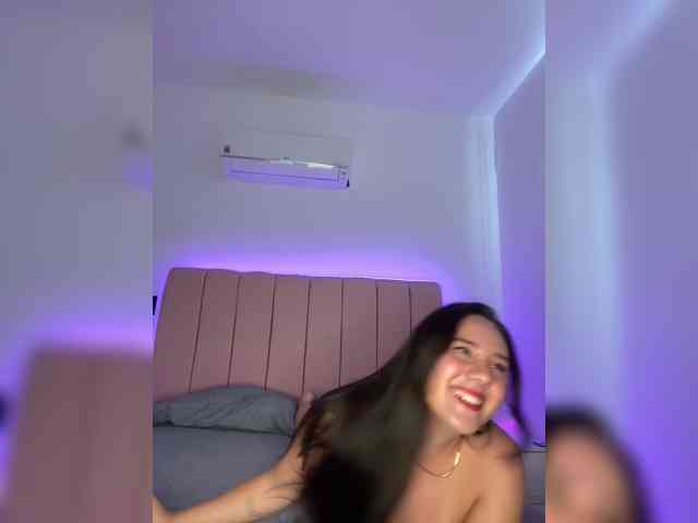 -ISABELLA-HOTTIE-