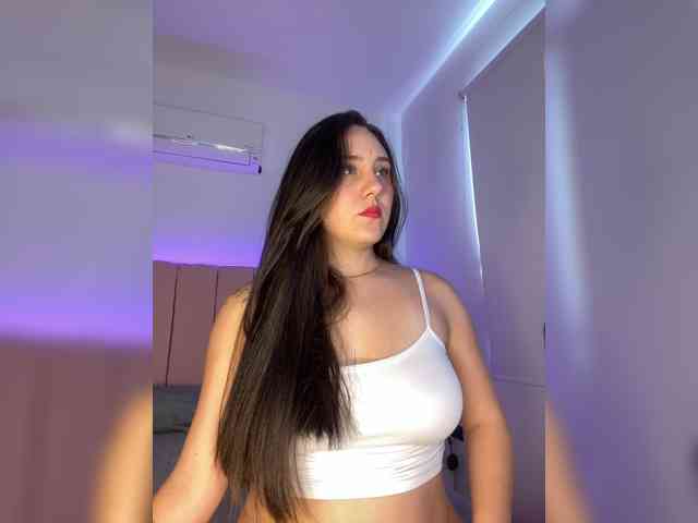 -ISABELLA-HOTTIE-