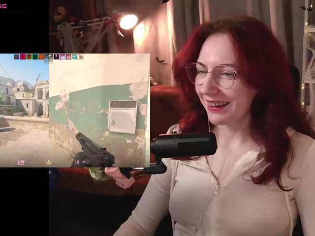 Prick1yPeach live cam on BongaCams
