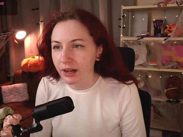 Prick1yPeach webcam