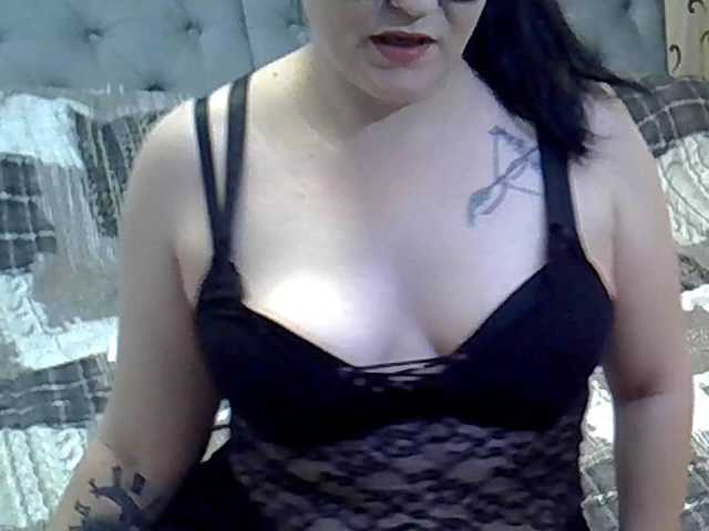 Karlange, en vivo ahora en BongaCams