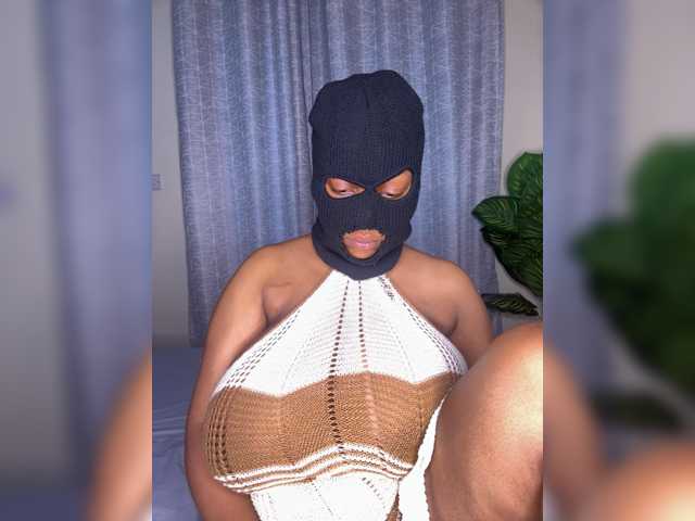 Priscy02, en vivo ahora en BongaCams