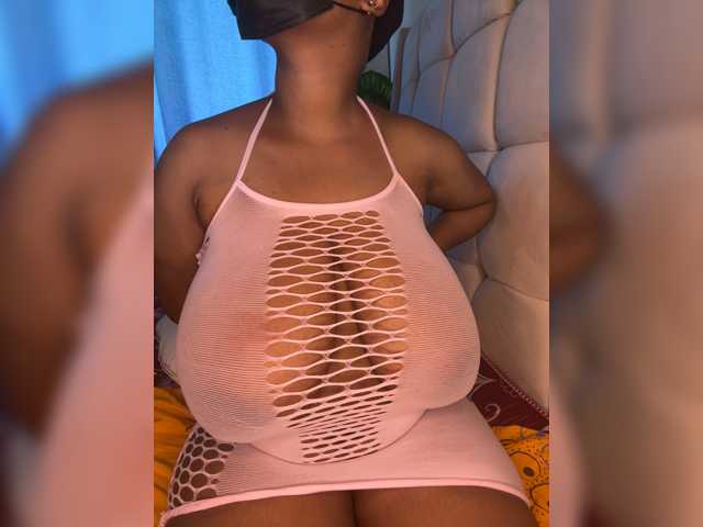 Priscy02, live now on BongaCams