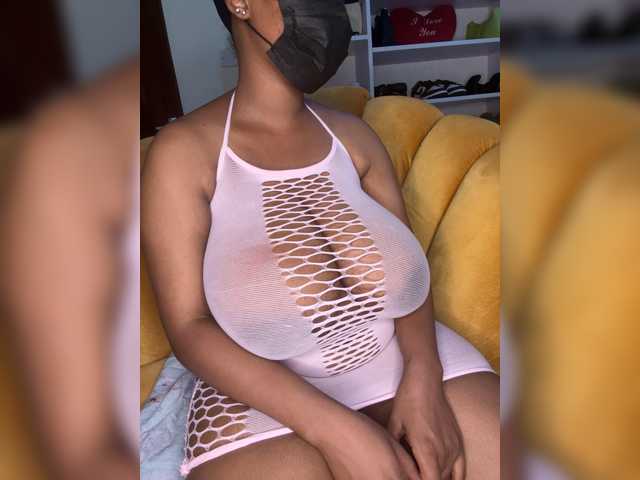 Priscy02, en vivo ahora en BongaCams