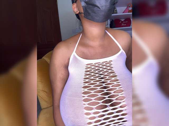Priscy02, en directo ahora en BongaCams