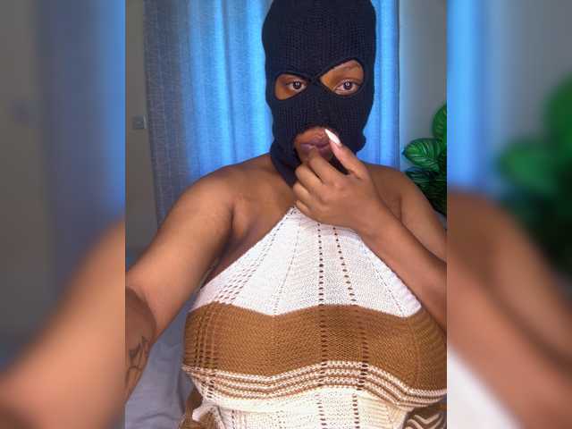 Priscy02 live cam on BongaCams