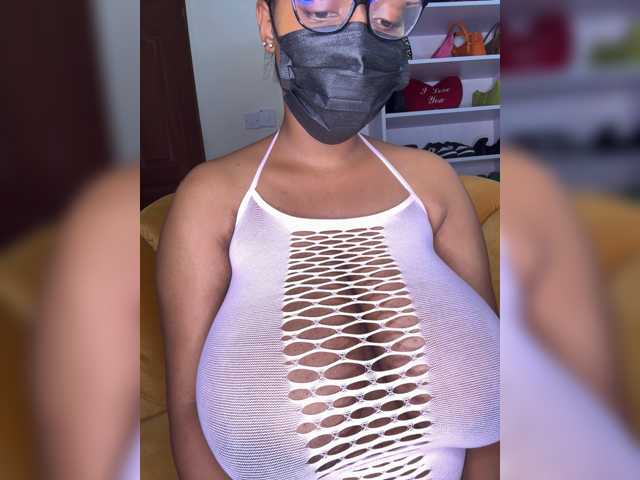 Priscy02, live now on BongaCams