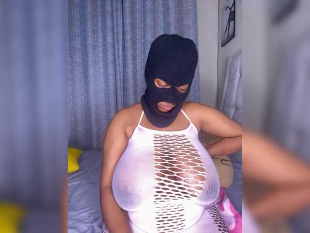 Priscy02 live cam preview