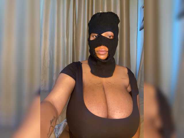 Priscy02 live cam on BongaCams