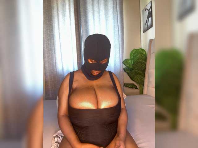 Priscy02 live cam preview