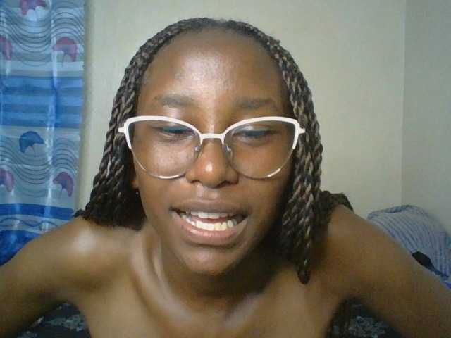 Goldenluck, live now on BongaCams