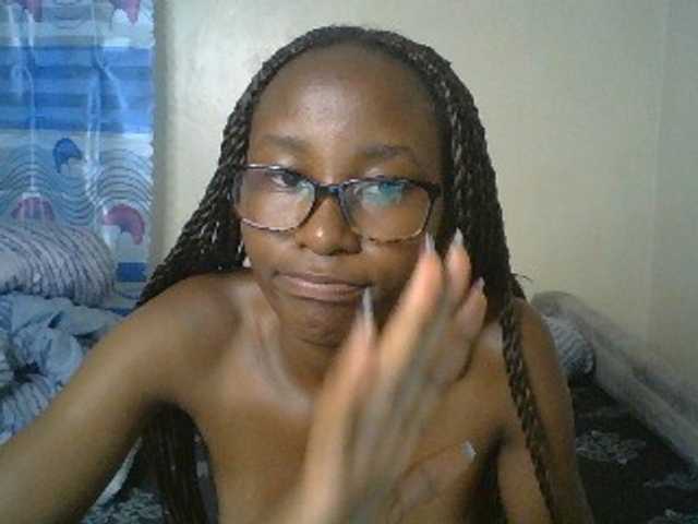 Goldenluck, live now on BongaCams