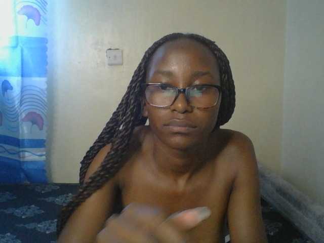 Goldenluck, live now on BongaCams