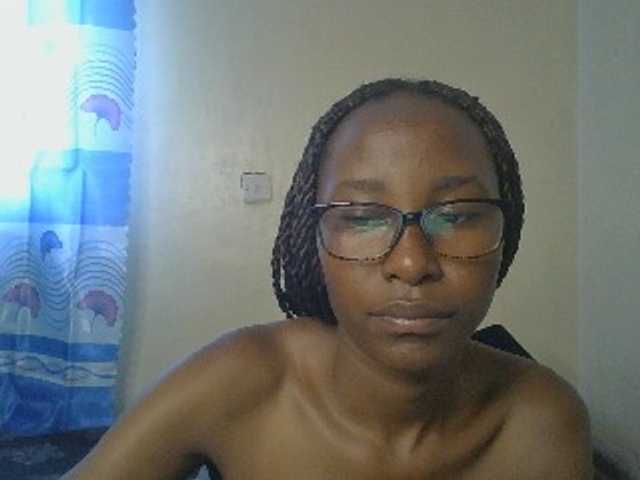 Goldenluck, live now on BongaCams