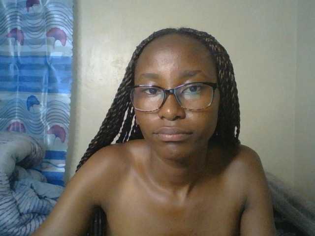 Goldenluck webcam bongacams model stream image