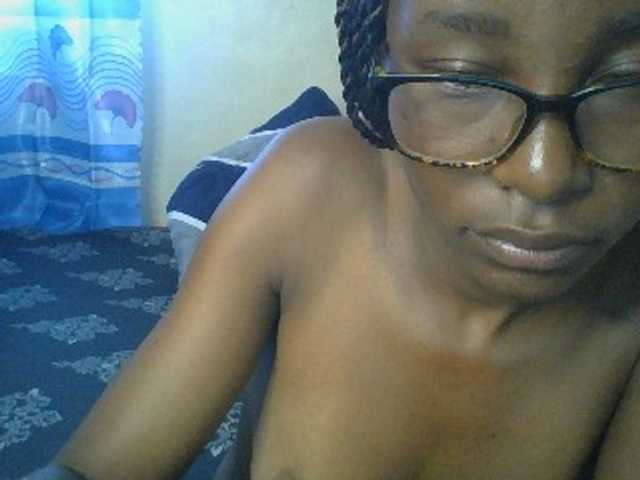 Goldenluck, live now on BongaCams
