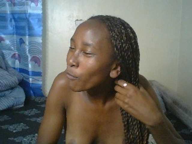 Goldenluck, live now on BongaCams