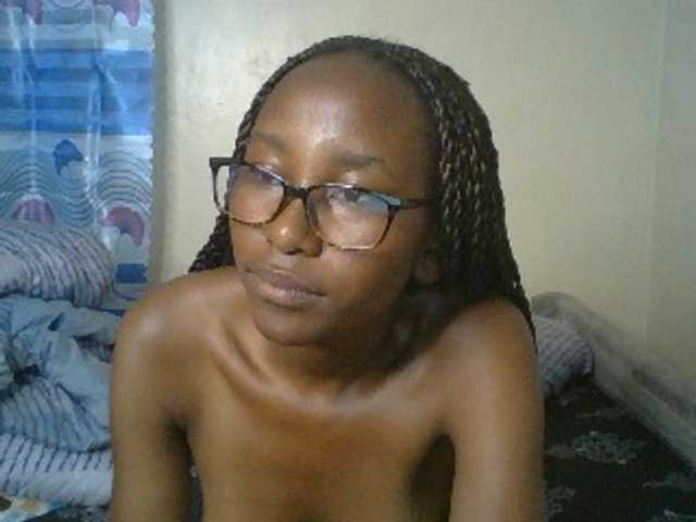 Goldenluck, live now on BongaCams