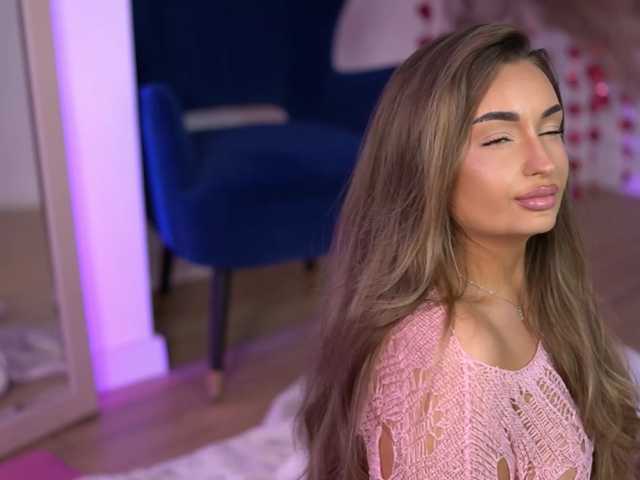 MillaSerene live cam preview