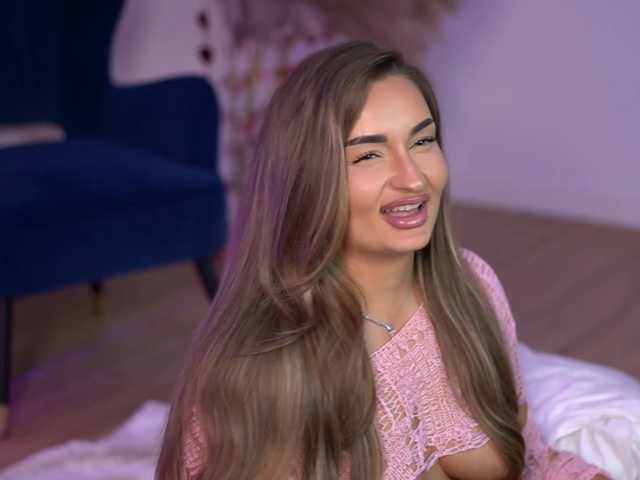 MillaSerene live cam preview