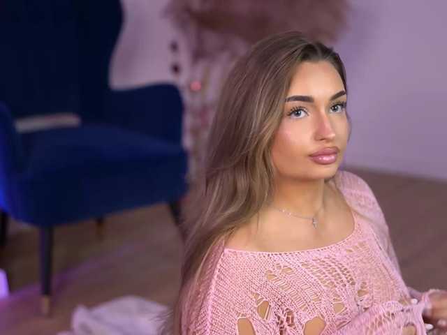 MillaSerene live cam preview
