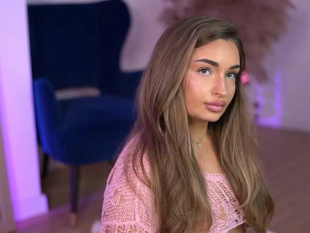 MillaSerene live cam preview