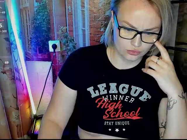 VickiRose live cam on BongaCams