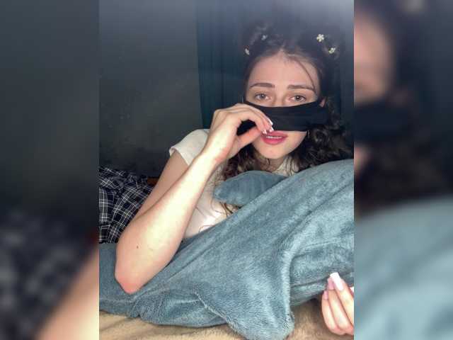 Lovely-eyes live cam on BongaCams